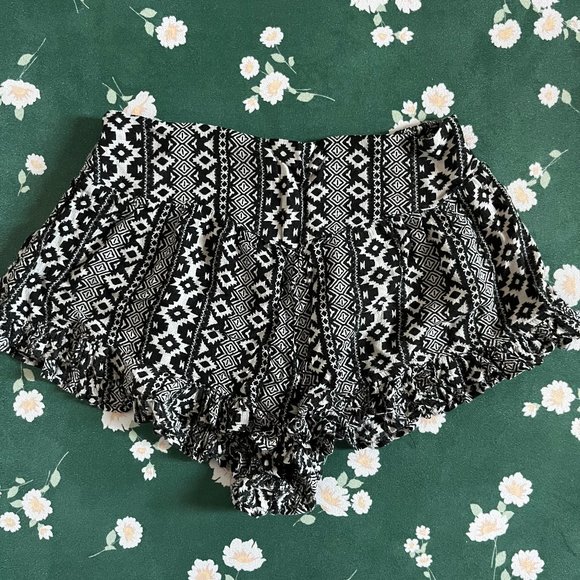 Elephant/Aztec Flowy Shorts Bundle - Picture 1 of 6